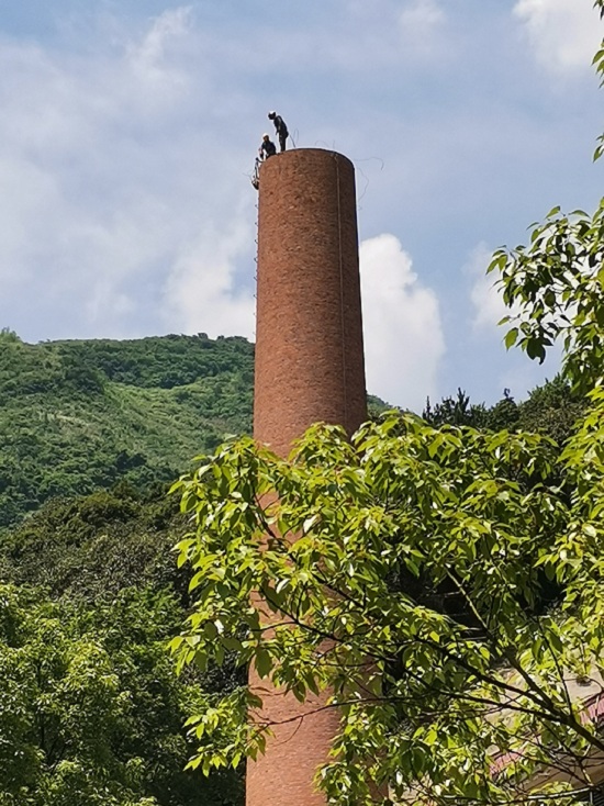 清镇拆除烟囱公司:如何做到安全与环保双赢？